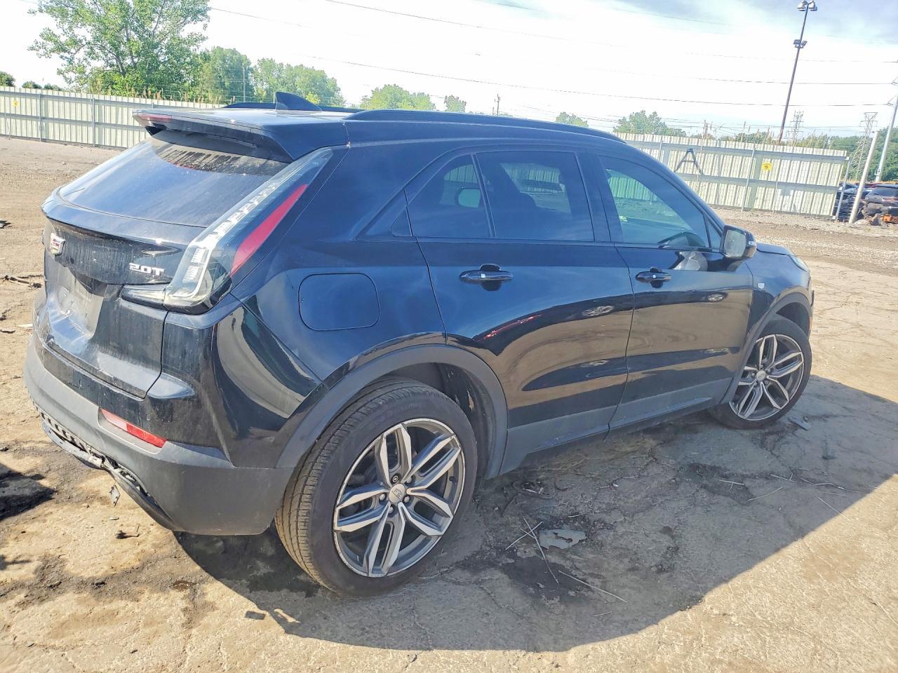 2019 Cadillac Xt4 Sport - Image 3