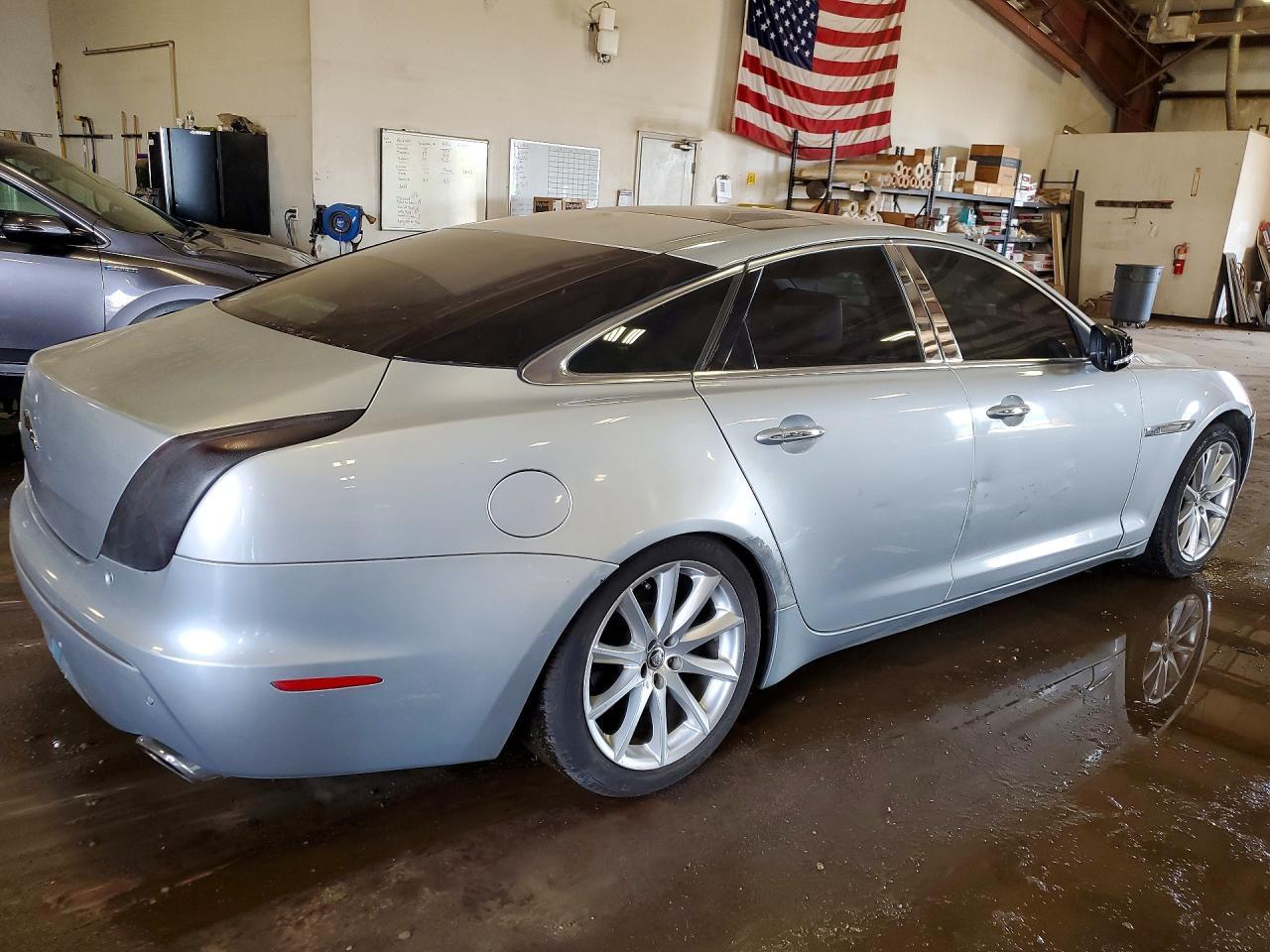 2011 Jaguar Xj - Image 3