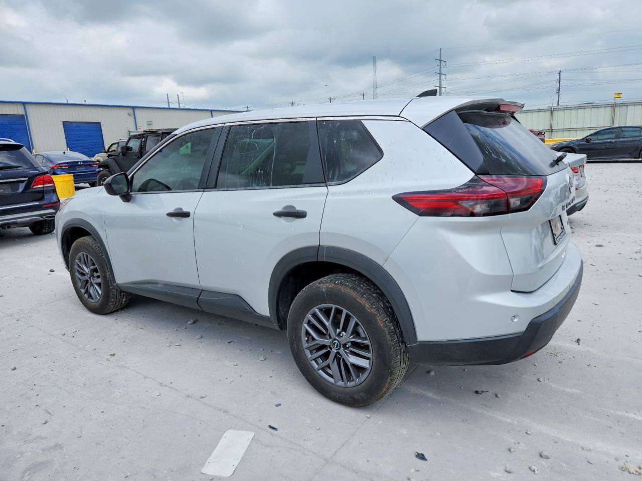 2024 Nissan Rogue S - Фото 2