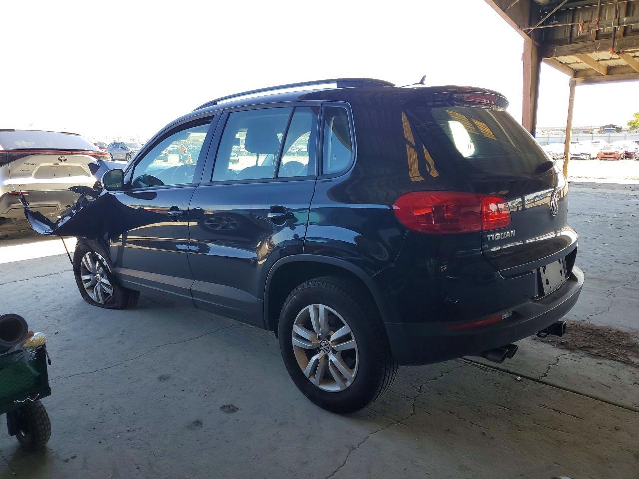 2016 Volkswagen Tiguan S - Фото 2