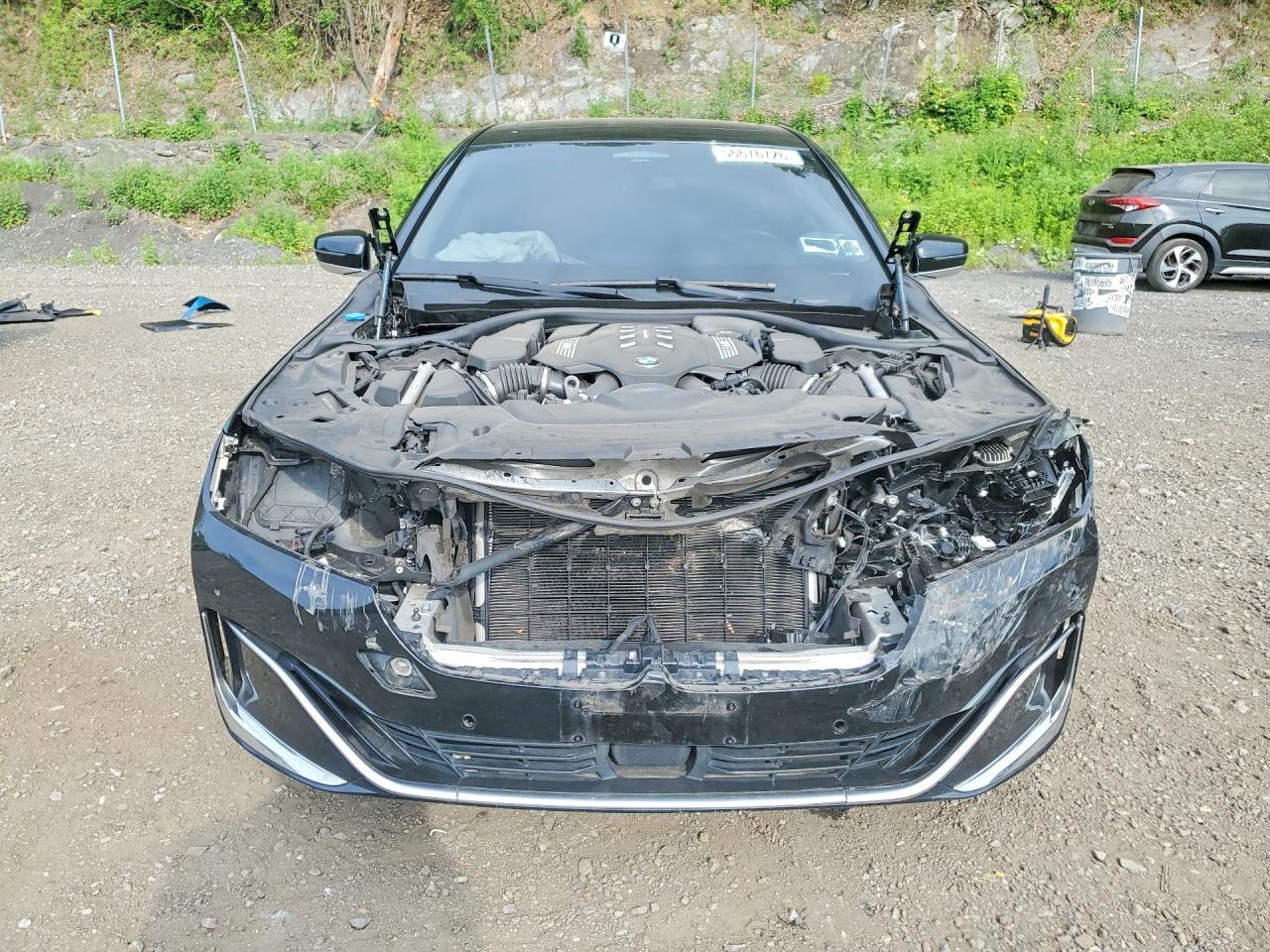 2022 BMW 750 Xi - Image 5