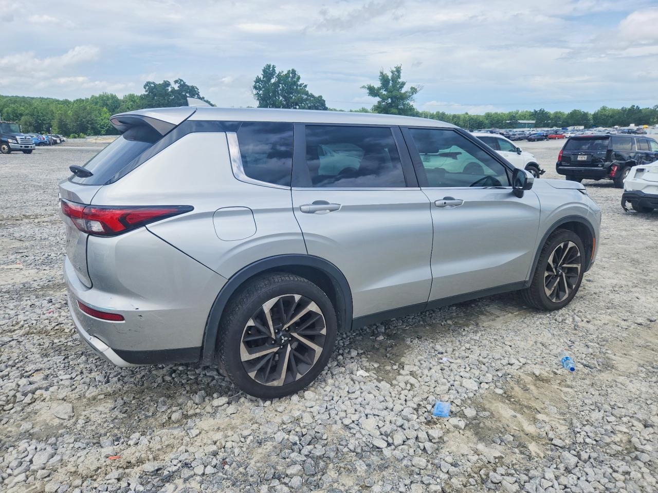 2022 Mitsubishi Outlander Se - Фото 3