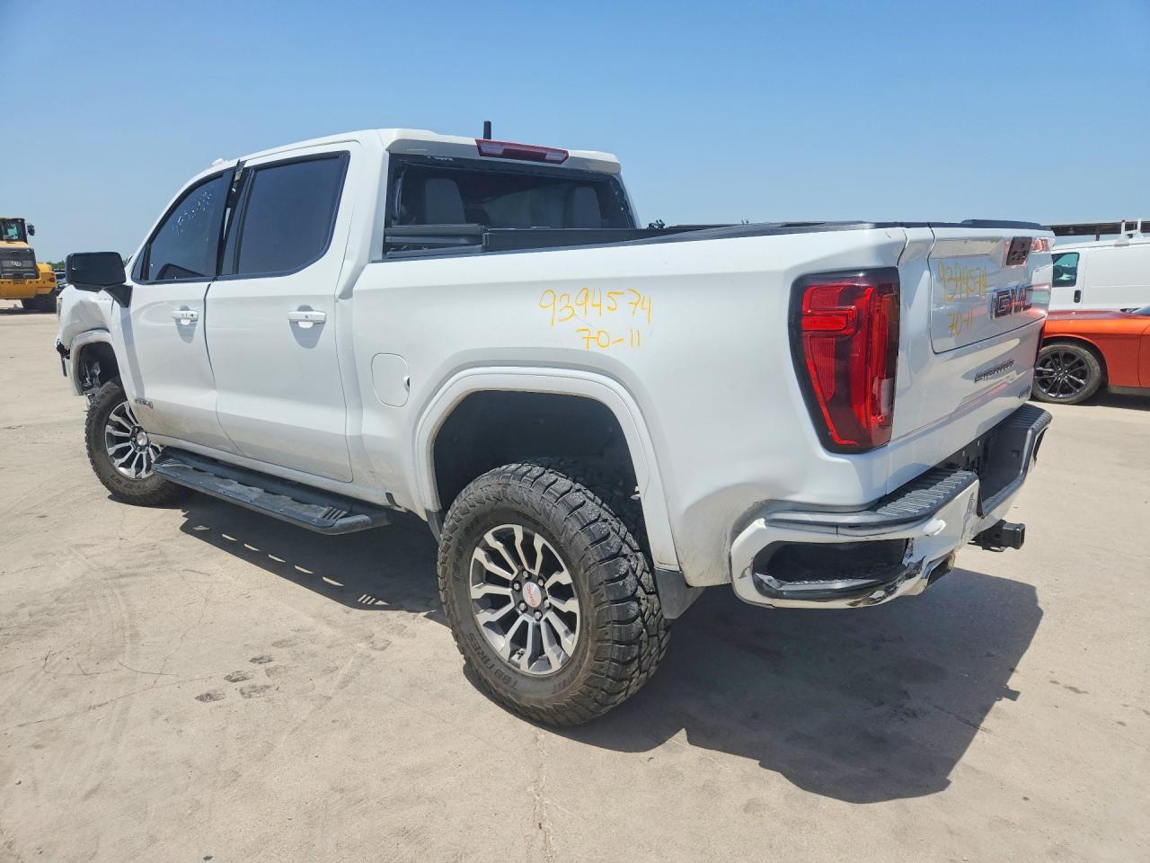 2021 GMC Sierra K1500 At4 - Фото 2