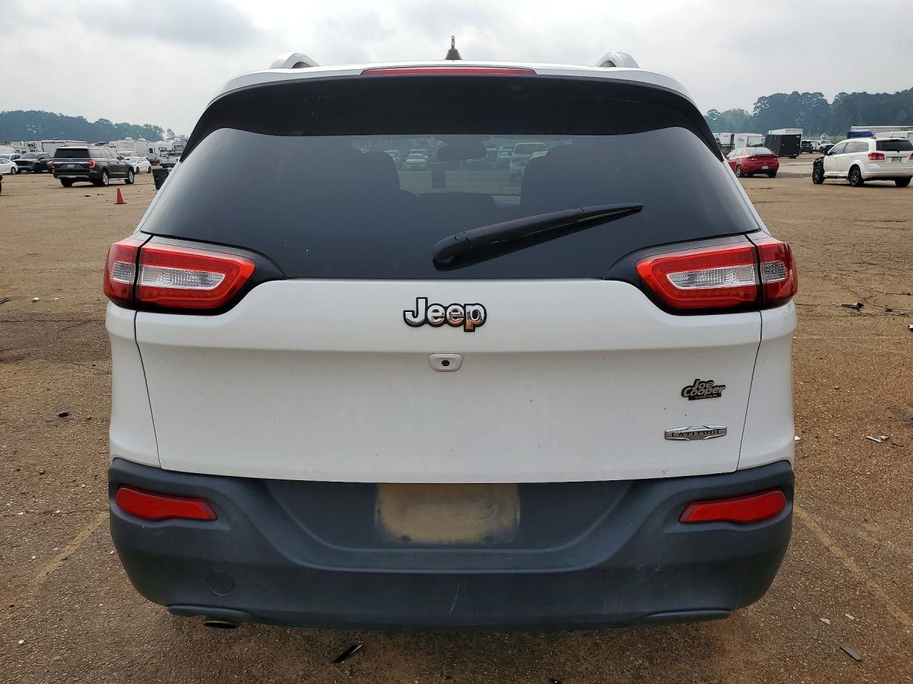 2016 Jeep Cherokee Latitude - Фото 6