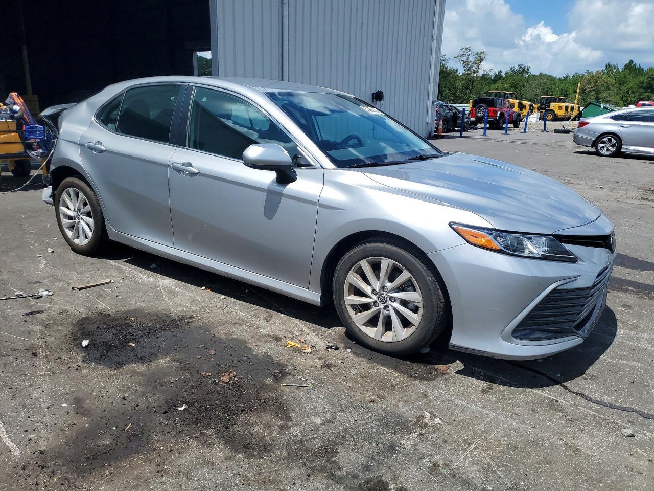 2023 Toyota Camry Le - Фото 4