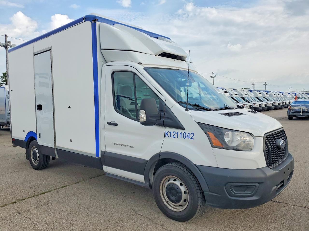 2022 Ford Transit Delivery Truck - Фото 4