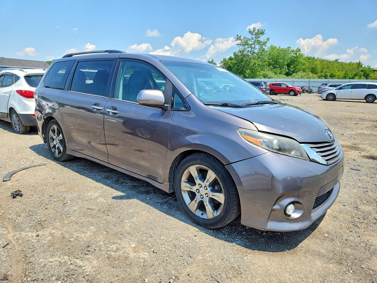 2015 Toyota Sienna Sport - Image 4