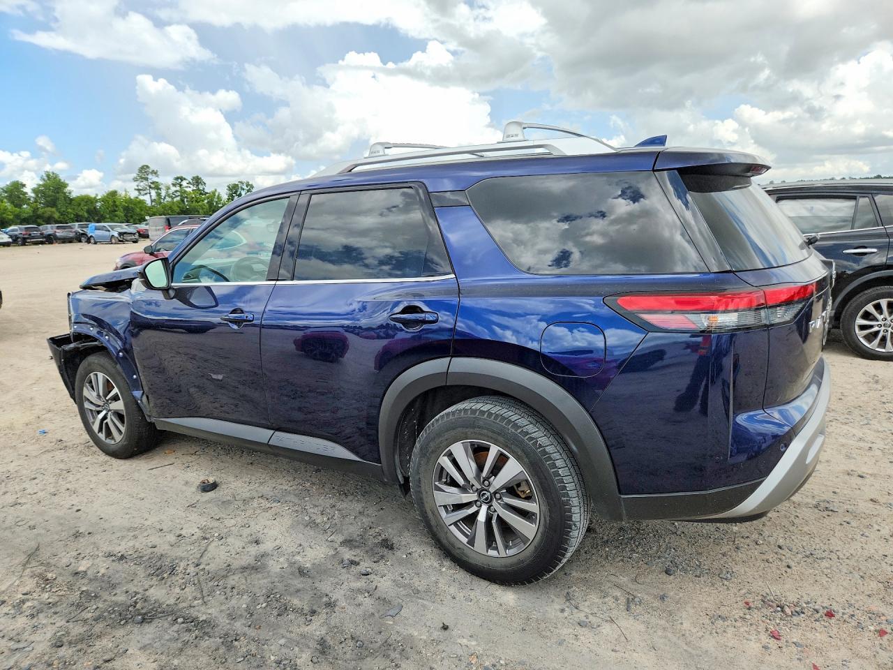 2023 Nissan Pathfinder Sl - Фото 2