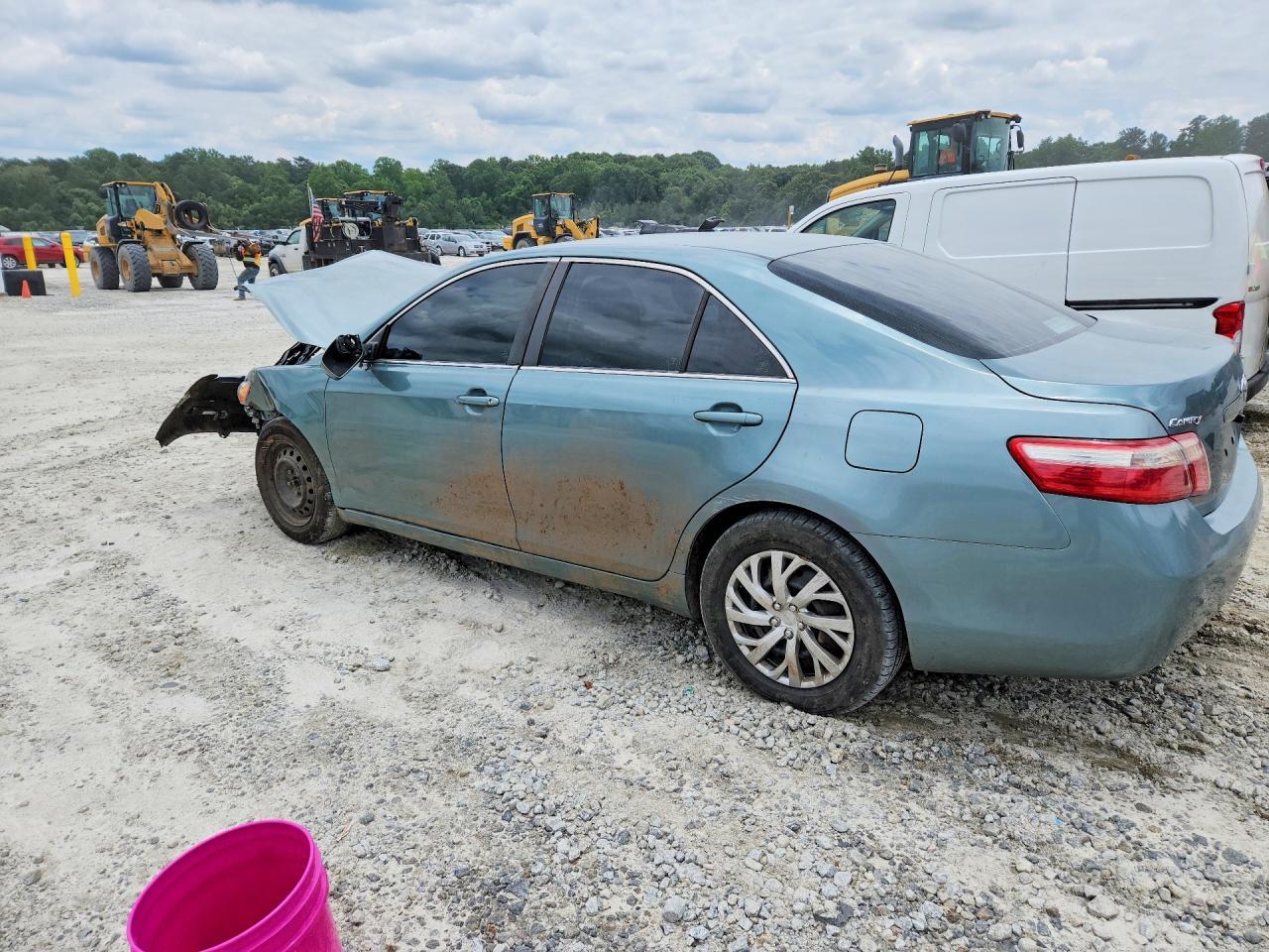 2009 Toyota Camry Le - Фото 2