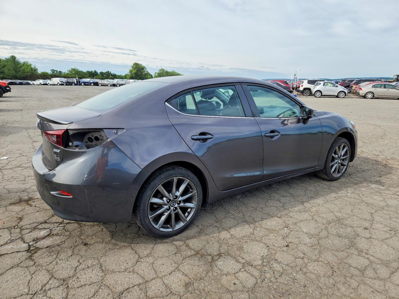 2018 Mazda 3 Touring - Фото 3