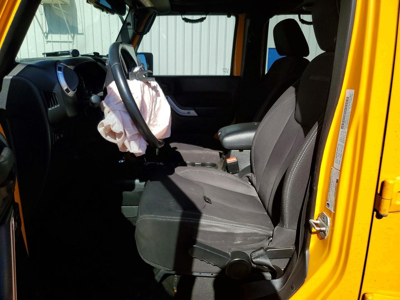 2013 Jeep Wrangler Unlimited Rubicon - Image 7