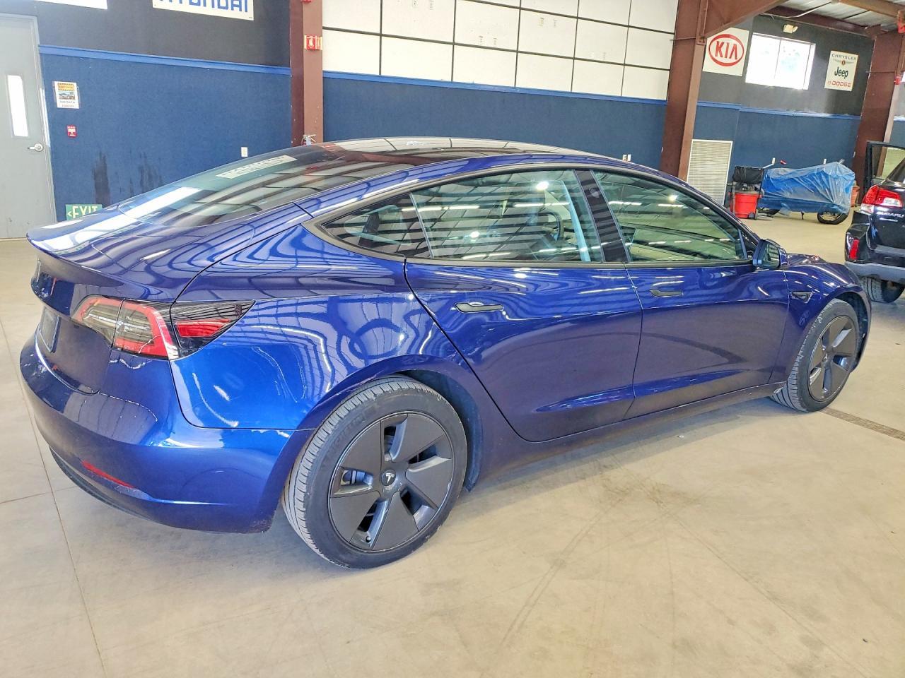 2023 Tesla Model 3 - Фото 3