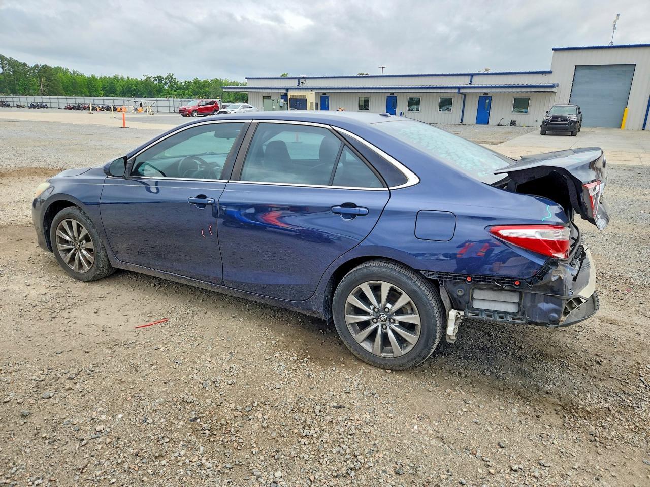 2016 Toyota Camry Xle - Фото 2