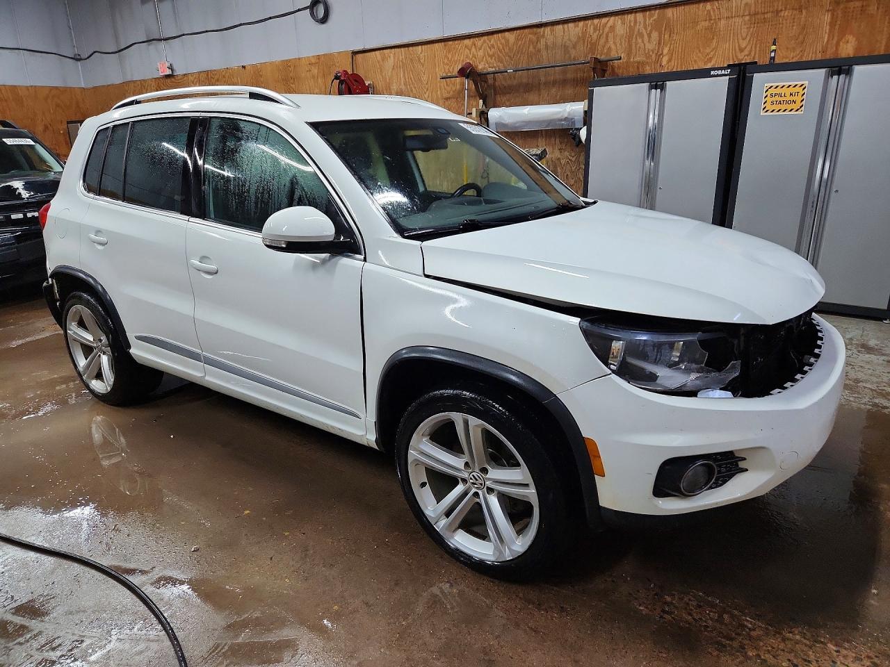 2016 Volkswagen Tiguan S - Фото 4