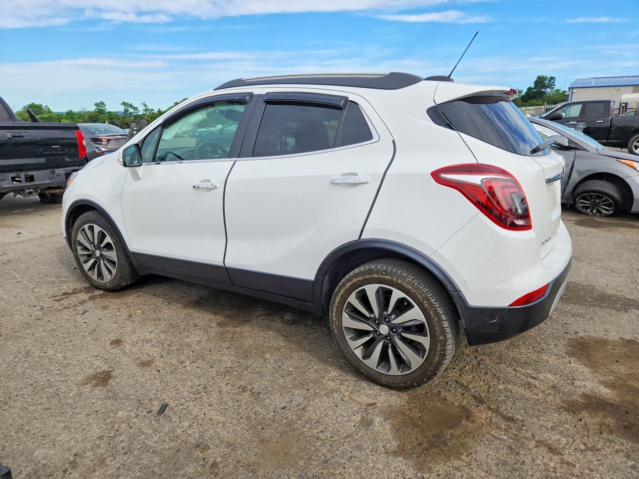 2017 Buick Encore Essence - Фото 2