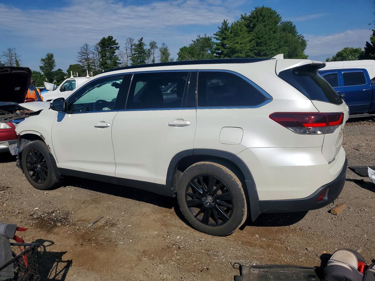2019 Toyota Highlander Se - Фото 2