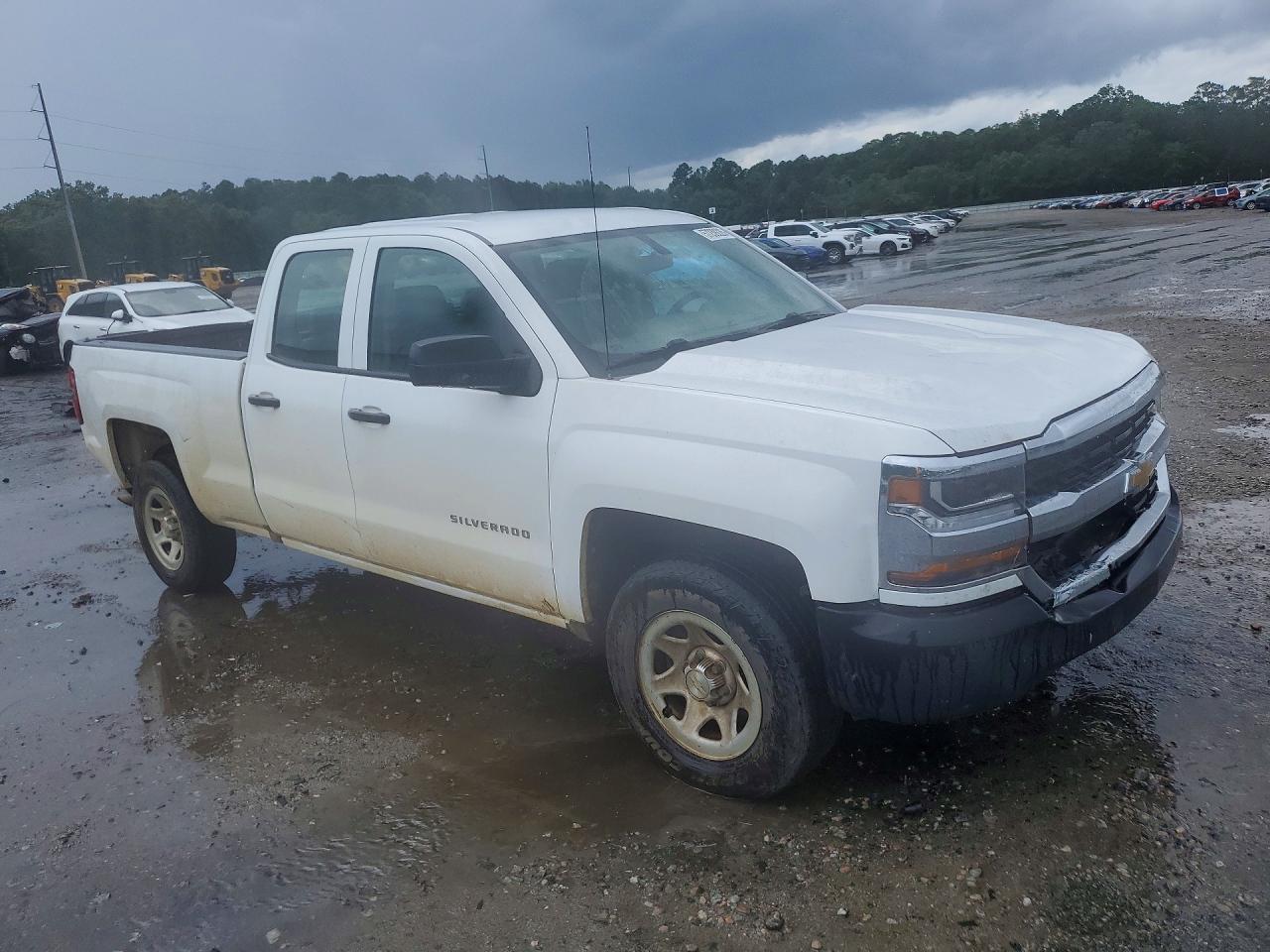 2017 Chevrolet Silverado C1500 - Image 4