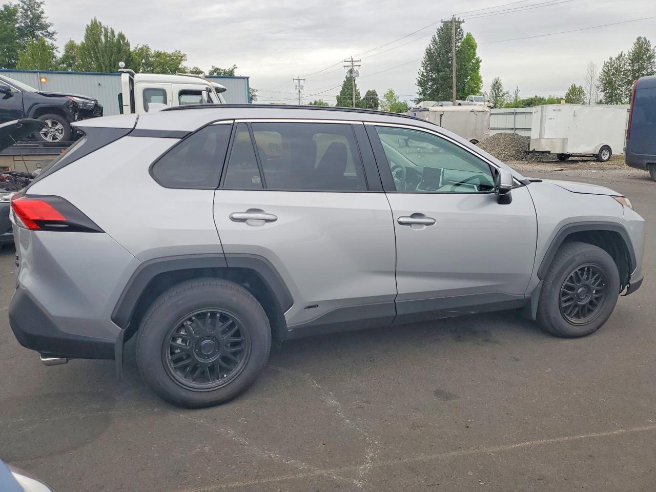 2024 Toyota Rav4 Hybrid Xle - Image 3