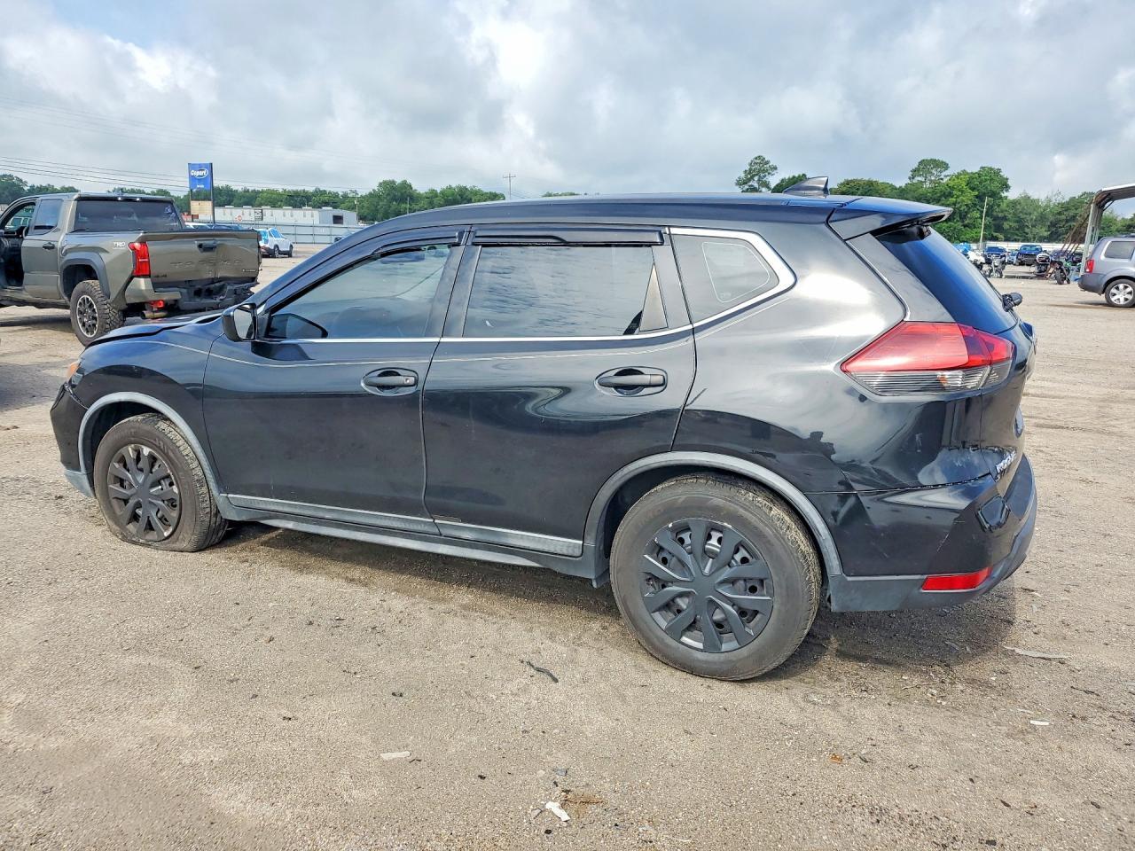 2018 Nissan Rogue S - Image 2