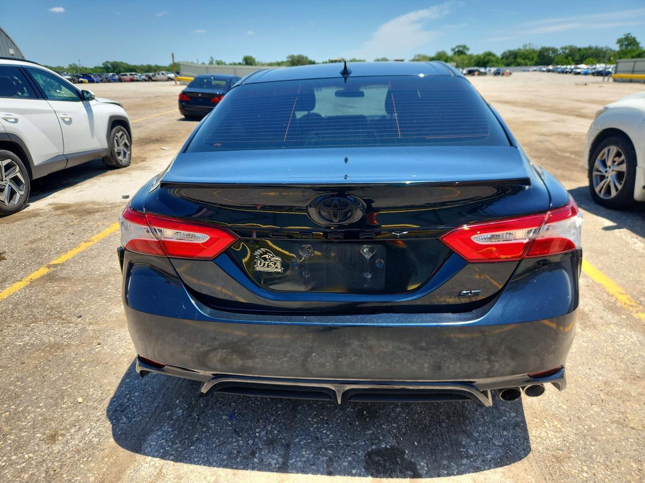 2020 Toyota Camry Se - Image 6