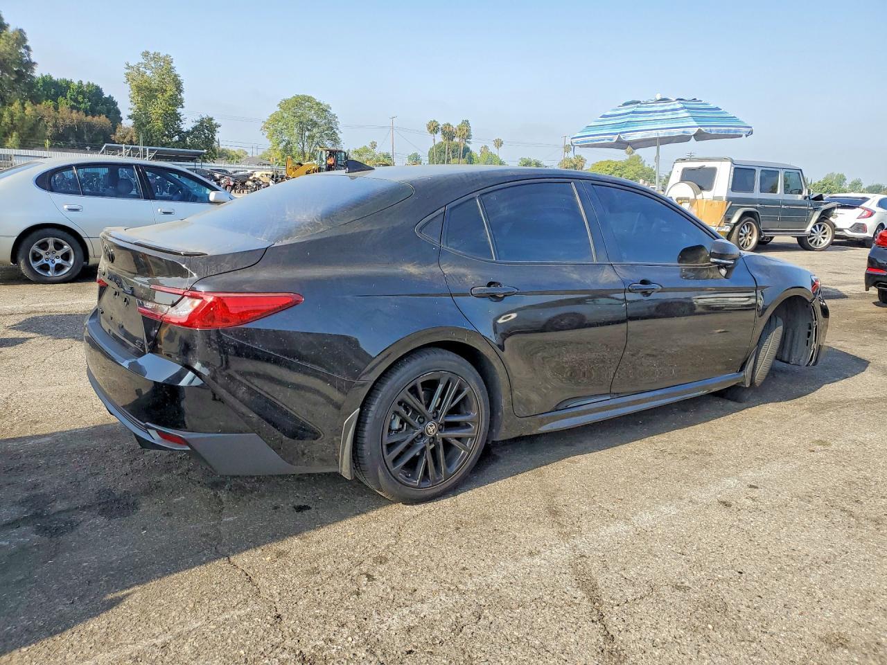 2025 Toyota Camry Se - Фото 3