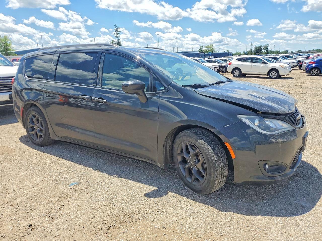 2019 Chrysler Pacifica Touring L Plus - Фото 4