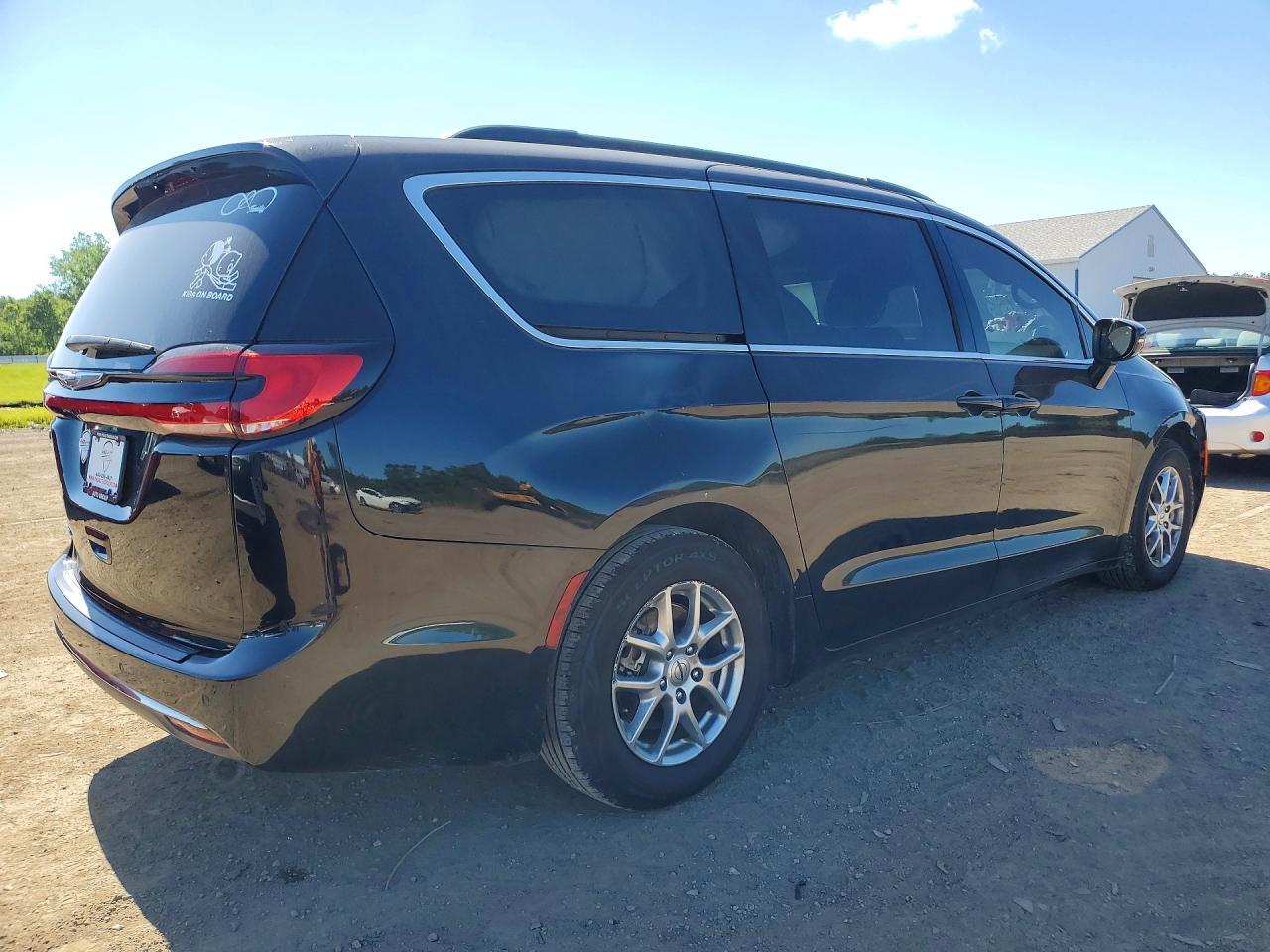 2021 Chrysler Pacifica Touring - Фото 3