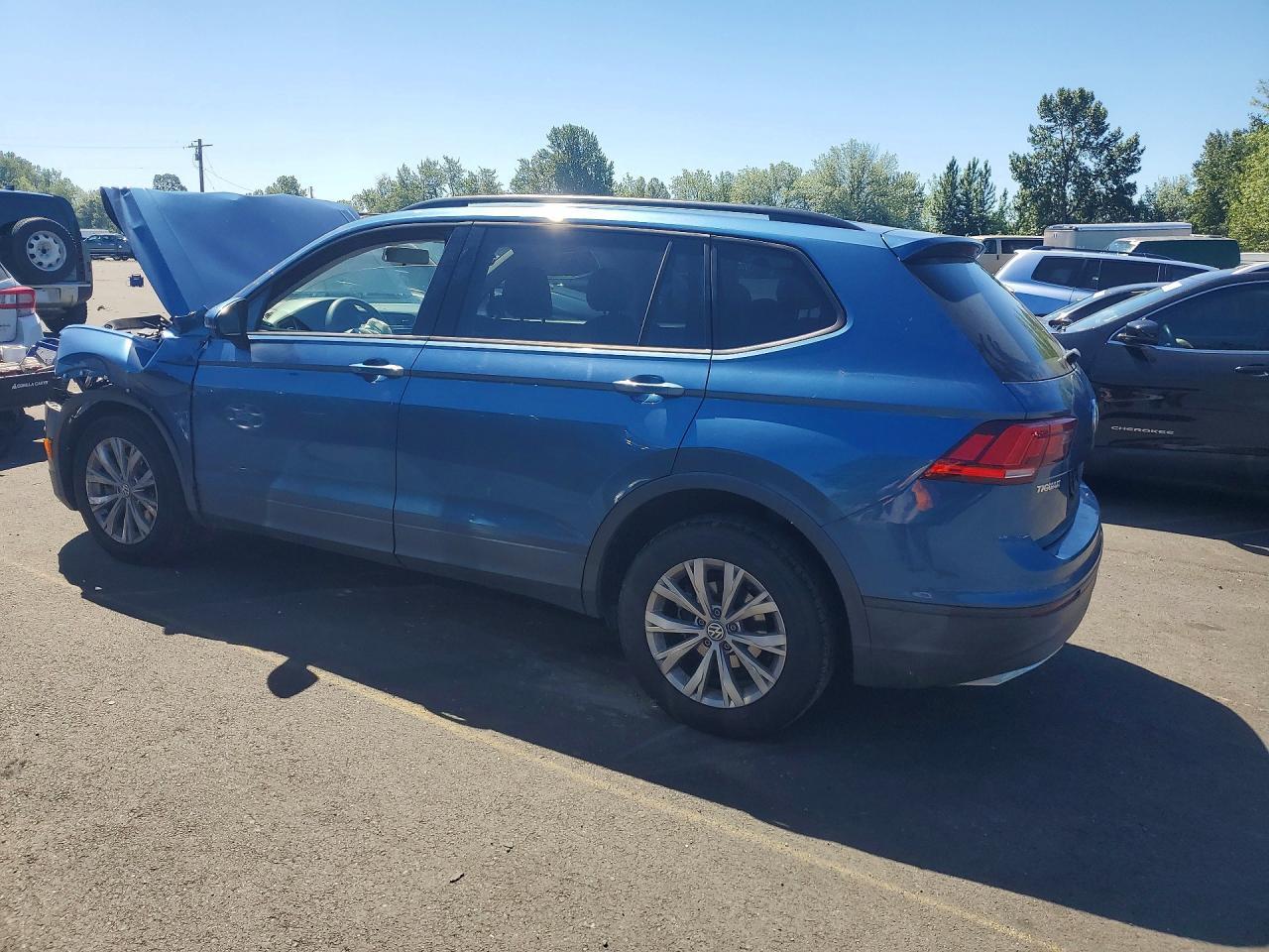 2018 Volkswagen Tiguan S - Фото 2