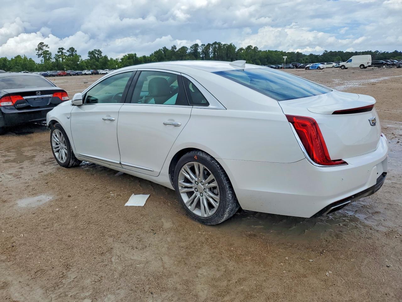 2018 Cadillac Xts Luxury - Image 2