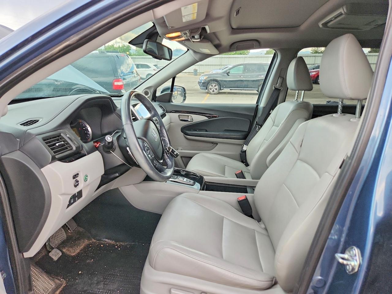 2017 Honda Pilot Touring - Image 7