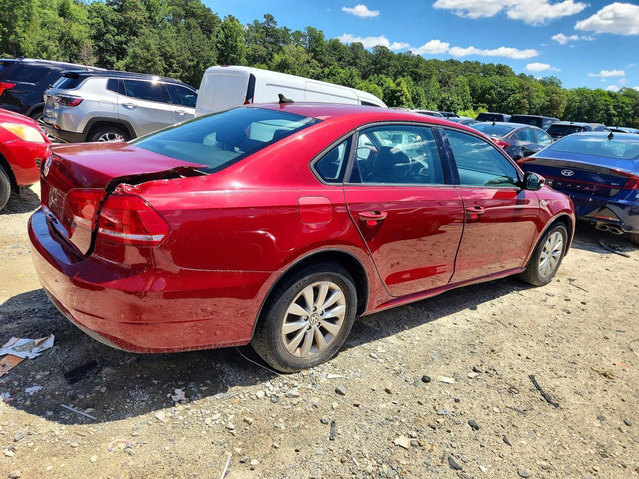 2015 Volkswagen Passat S - Фото 3