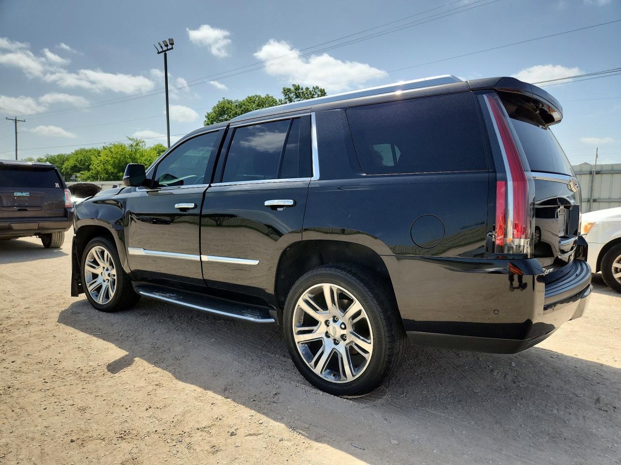 2017 Cadillac Escalade Luxury - Фото 2