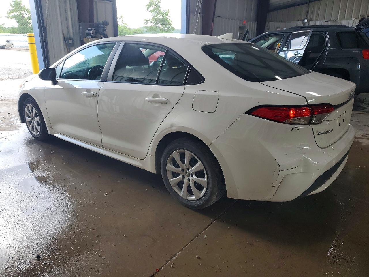 2021 Toyota Corolla Le - Image 2