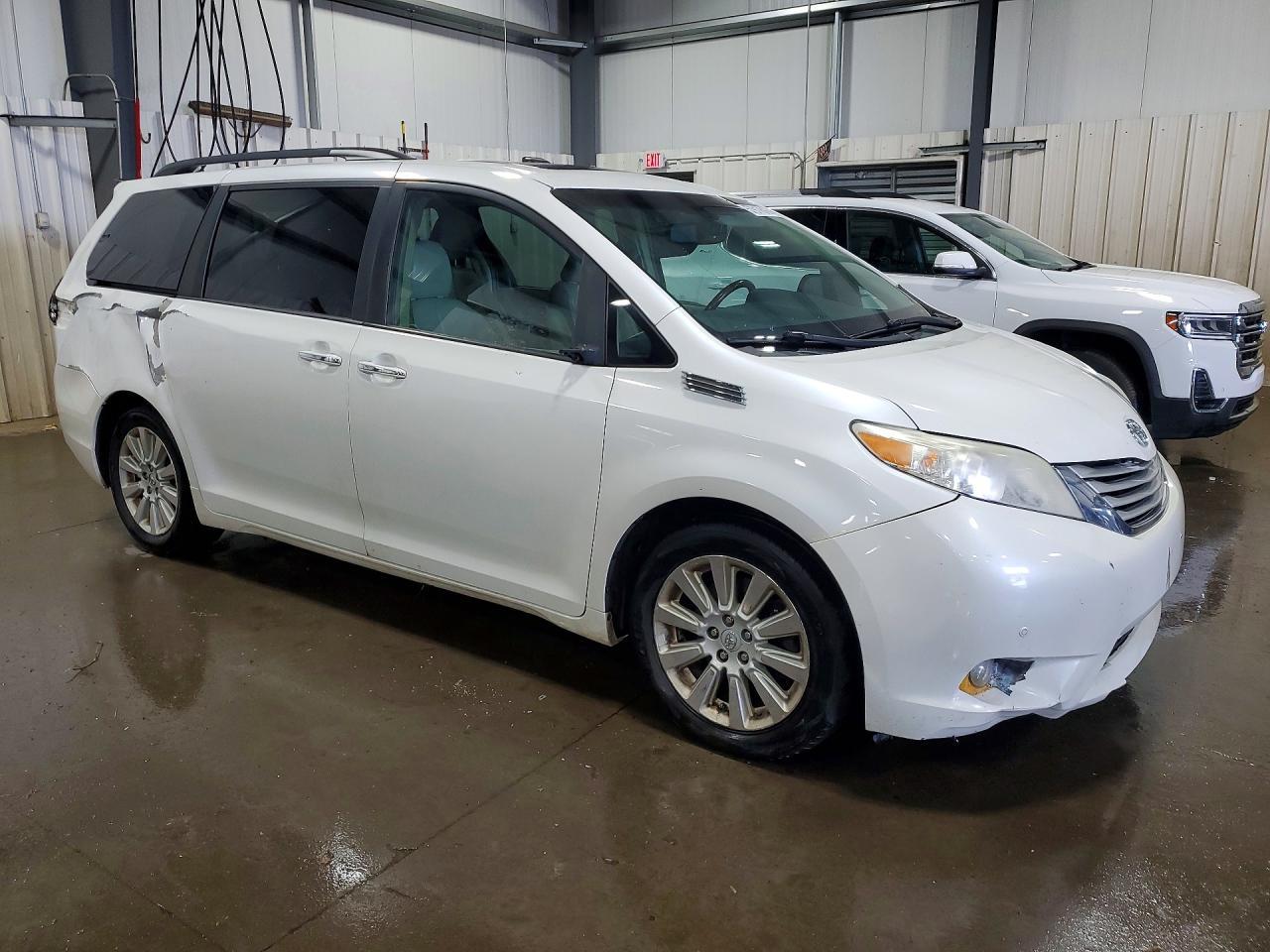 2013 Toyota Sienna Limited 7-Passenger - Image 4