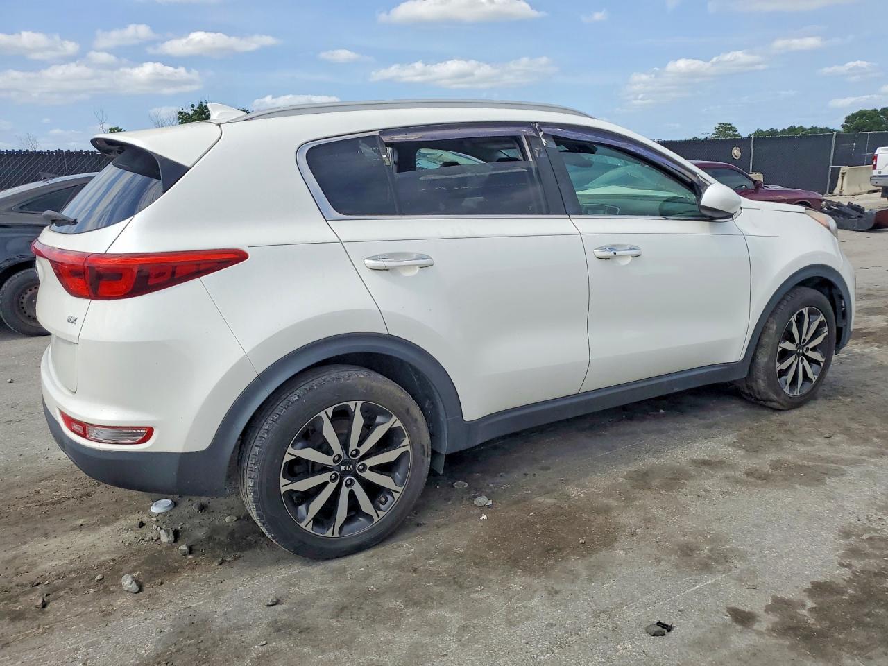 2017 Kia Sportage Ex - Image 3