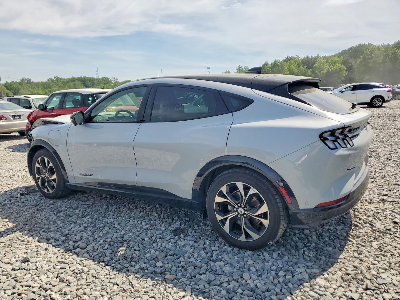 2023 Ford Mustang Mach-E Premium - Фото 2
