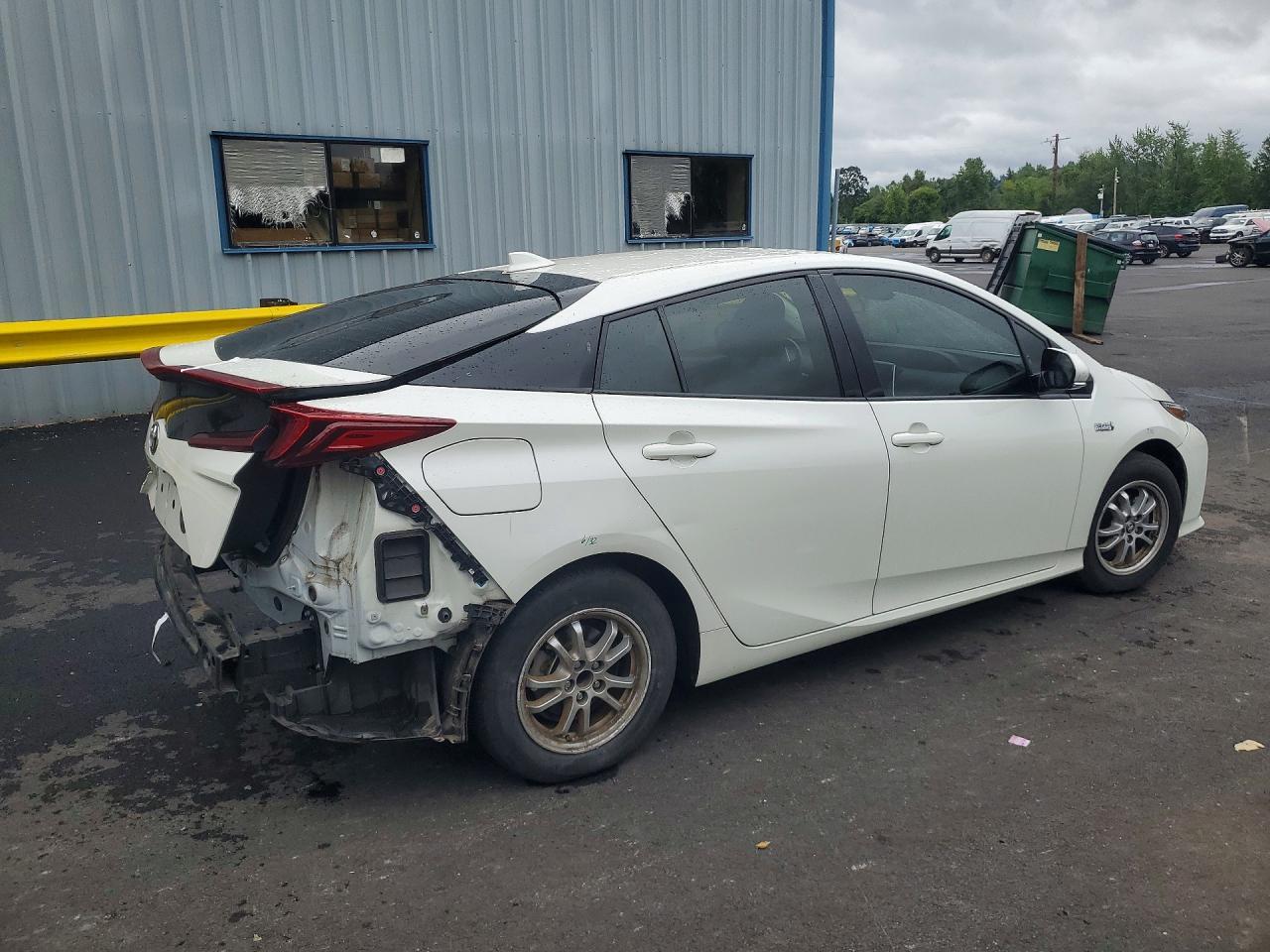 2017 Toyota Prius Prime Plus - Image 3