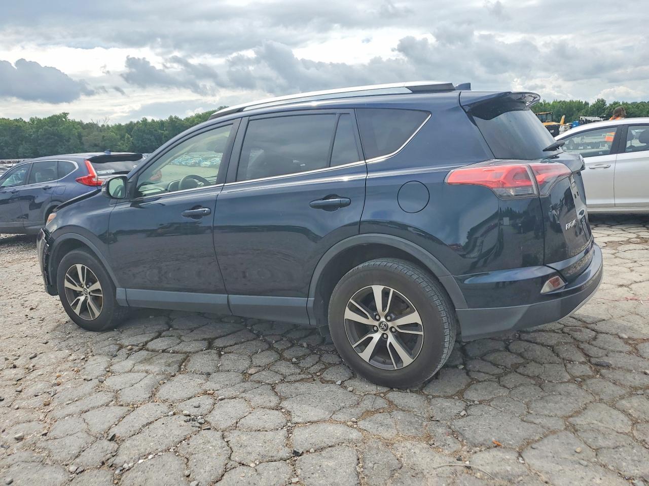 2018 Toyota Rav4 Xle - Image 2