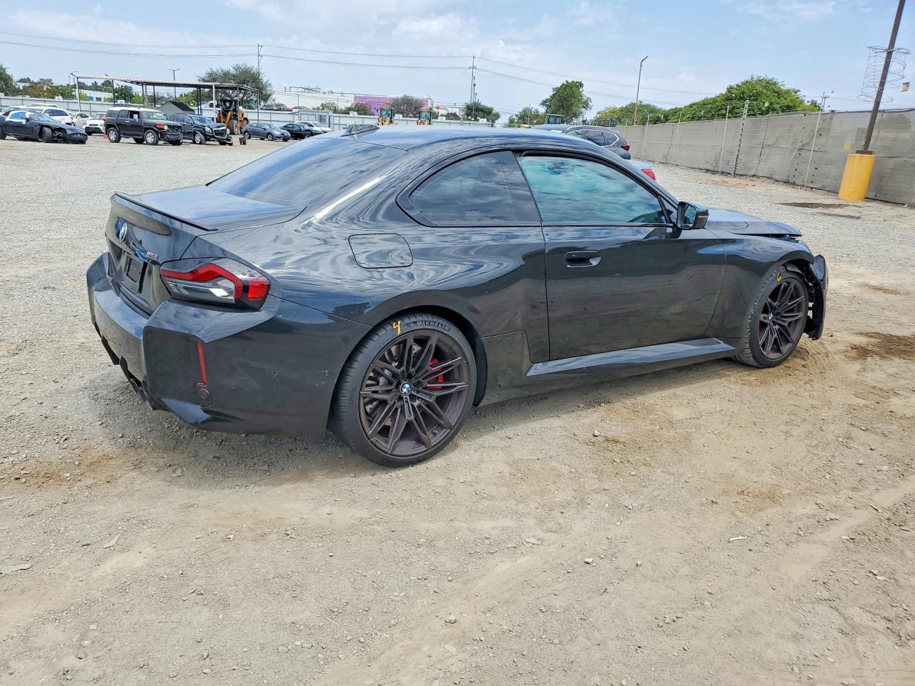 2025 BMW M2 - Фото 3