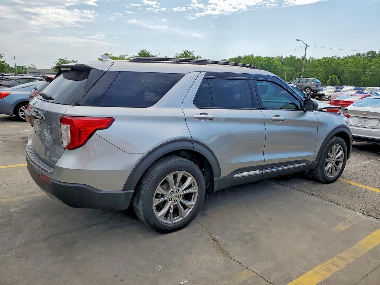 2020 Ford Explorer Xlt - Фото 3