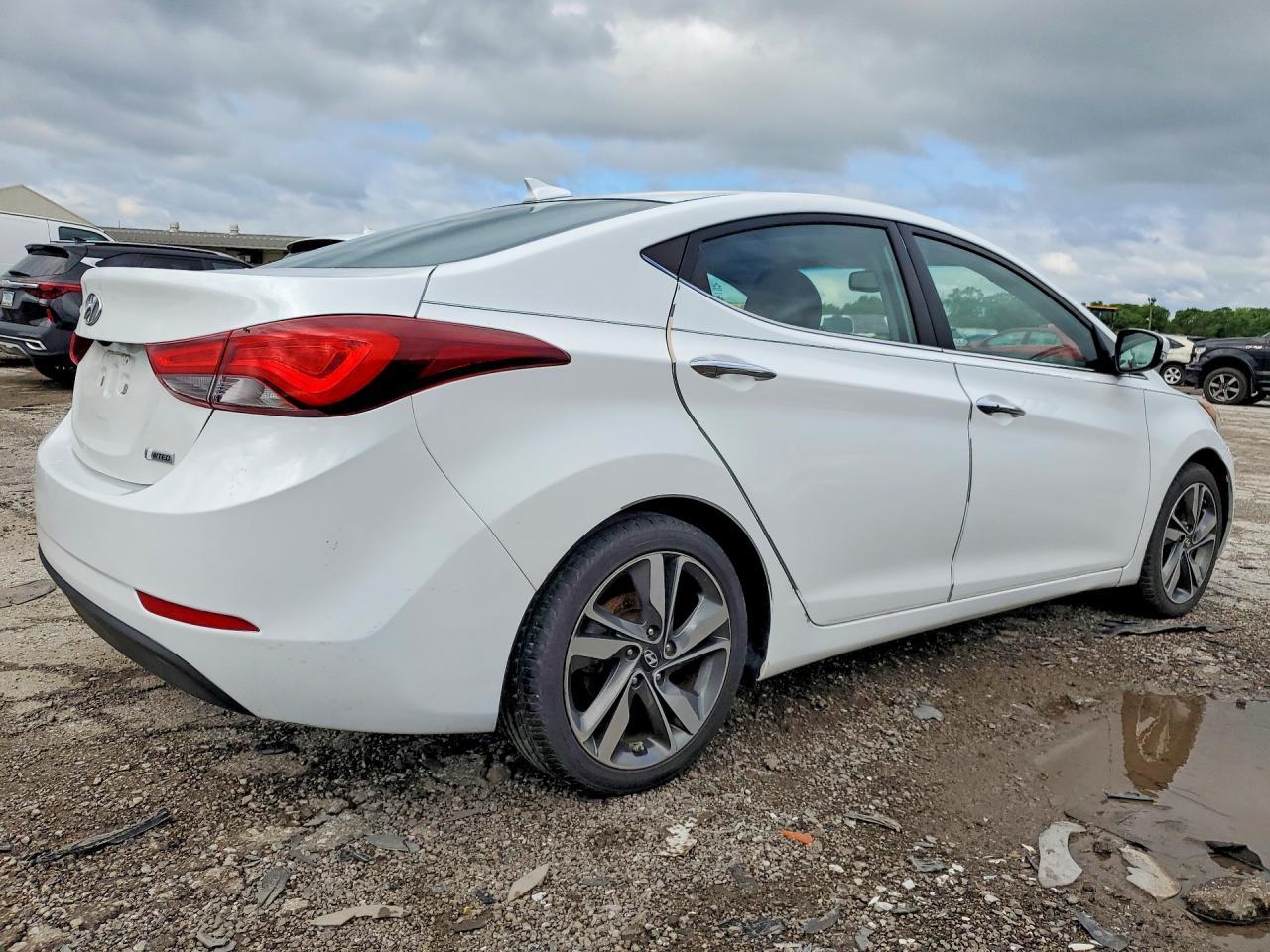 2015 Hyundai Elantra Limited - Image 3