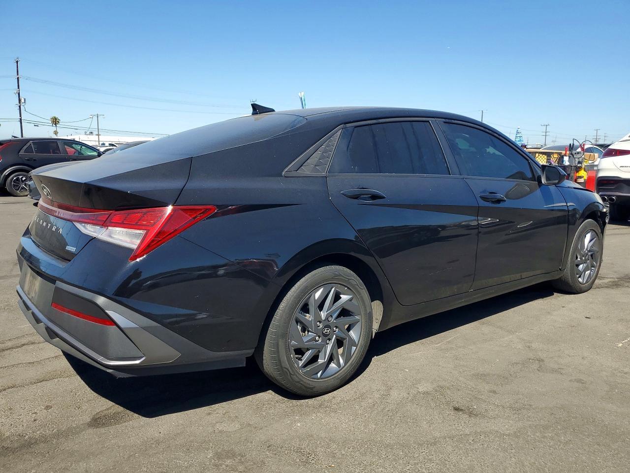 2024 Hyundai Elantra Blue - Фото 3
