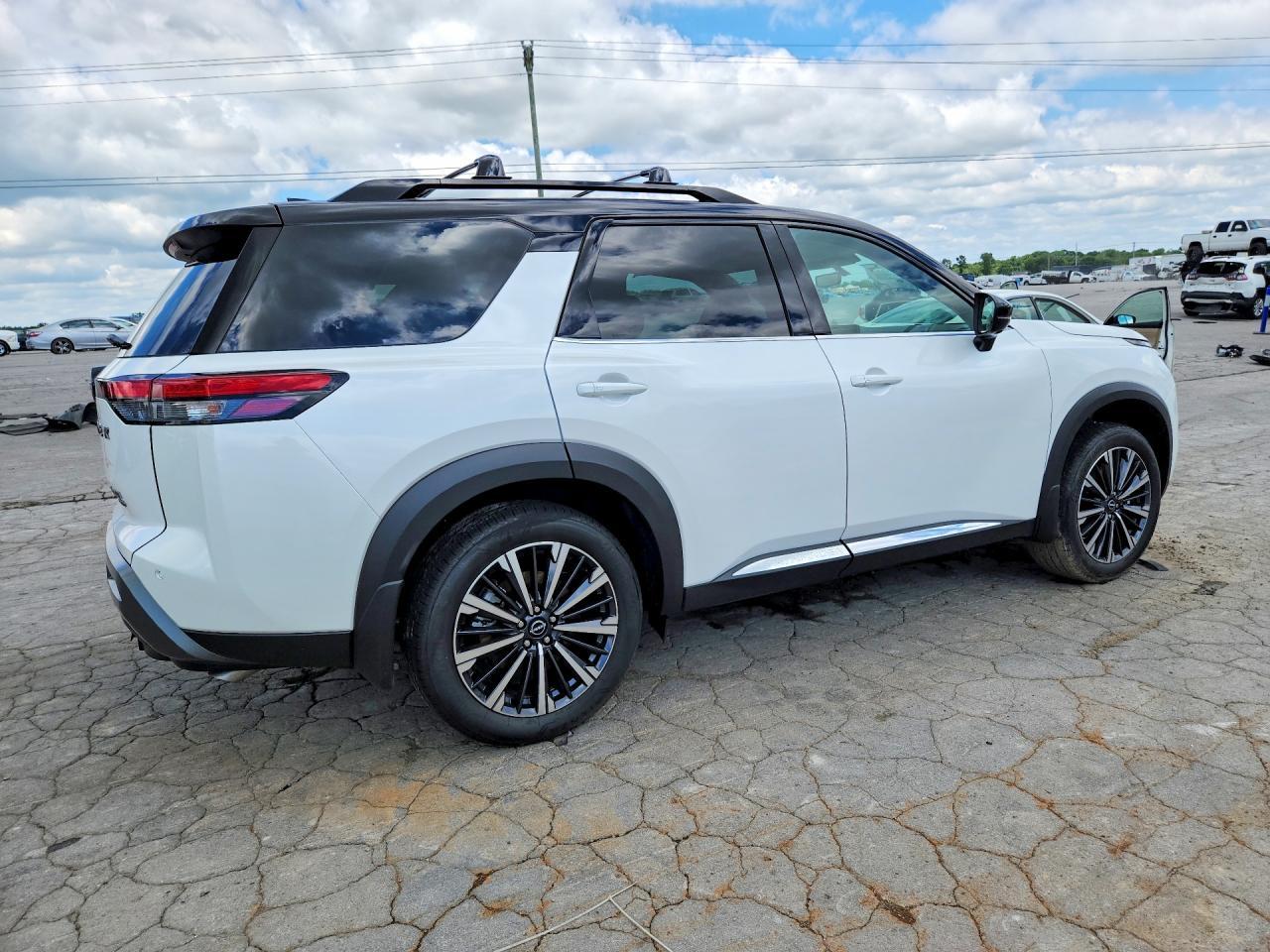 2026 Nissan Pathfinder Platinum - Фото 3