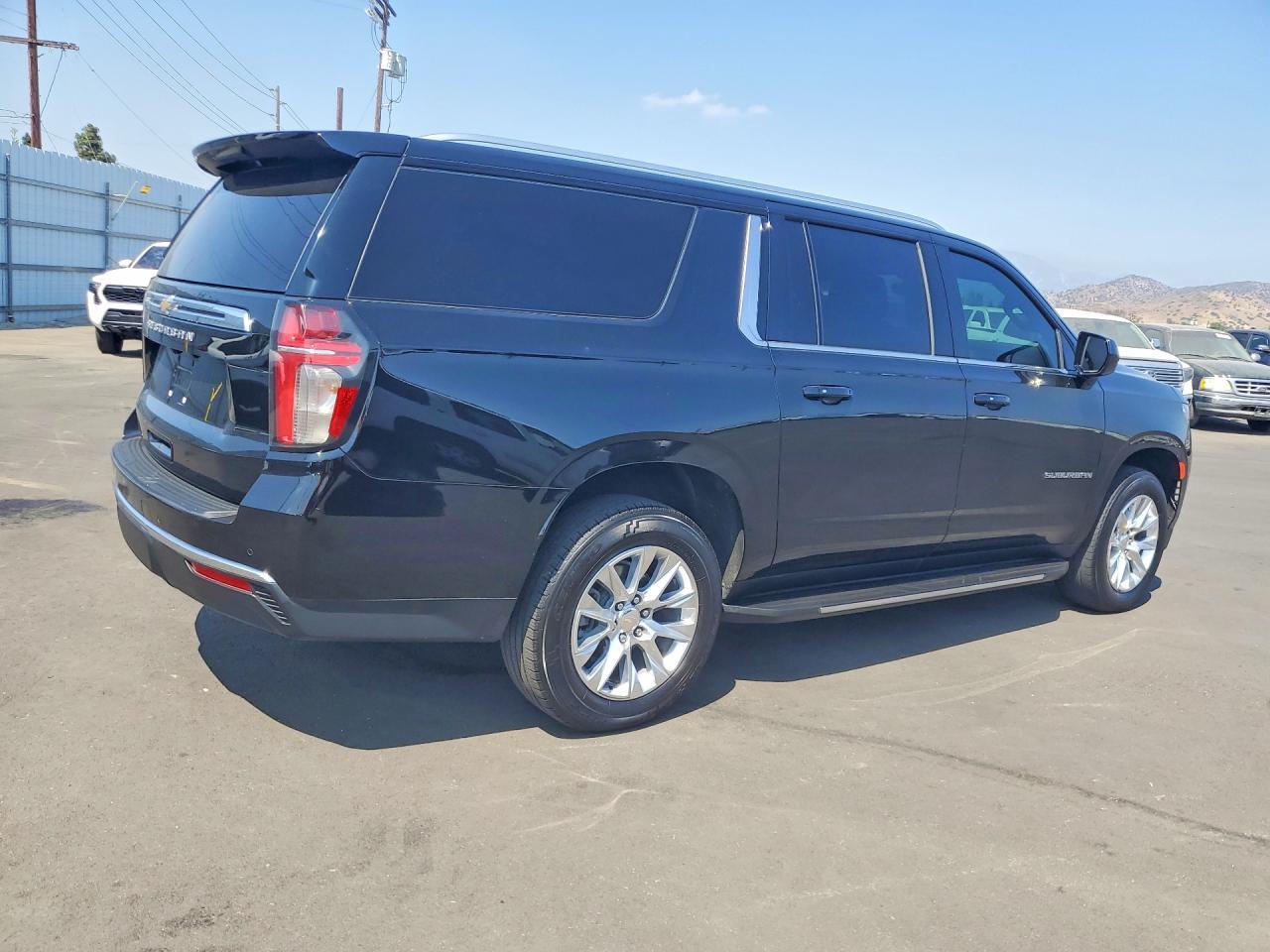 2023 Chevrolet Suburban C1500 Ls - Фото 3