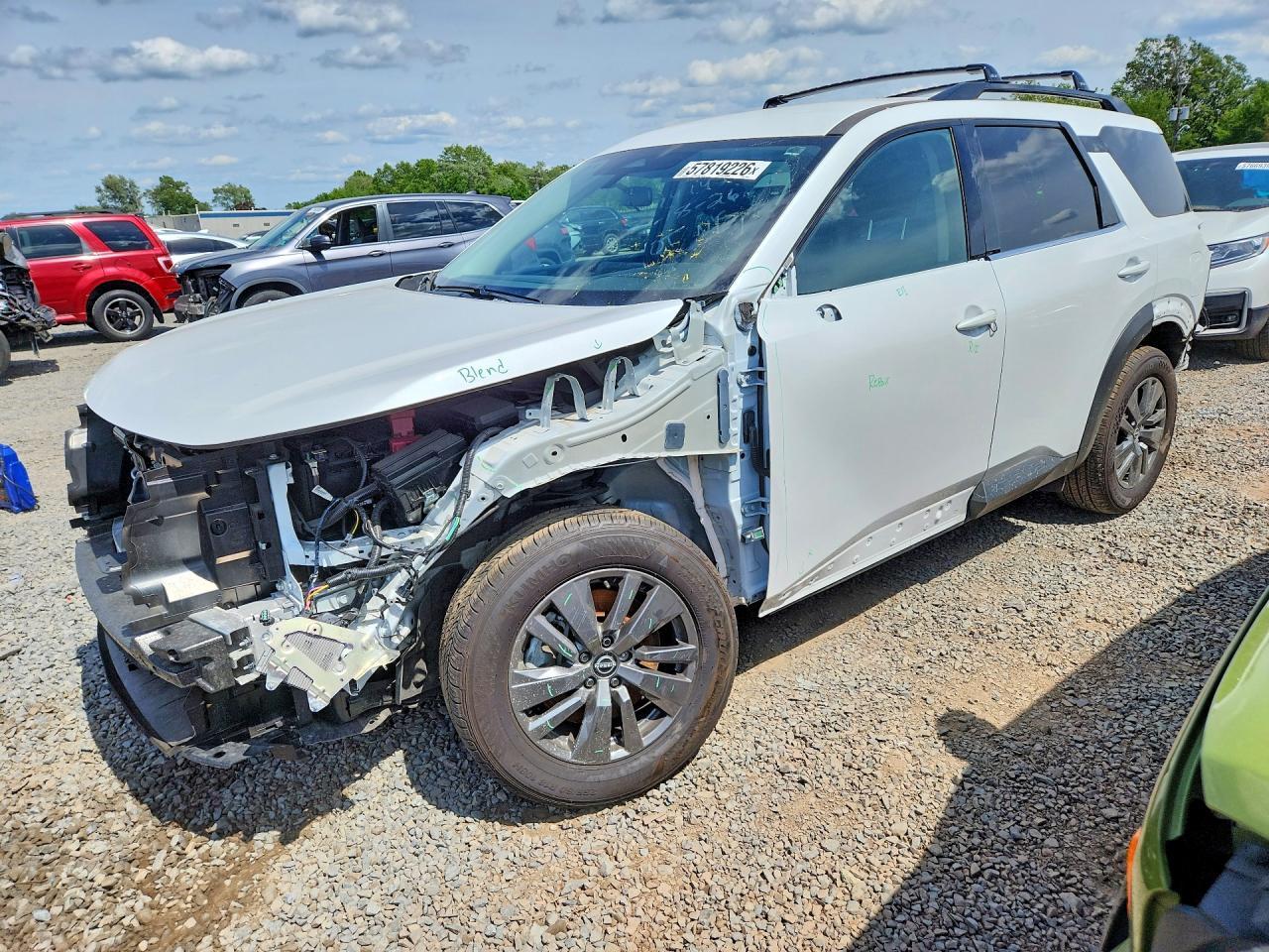2025 Nissan Pathfinder Sv