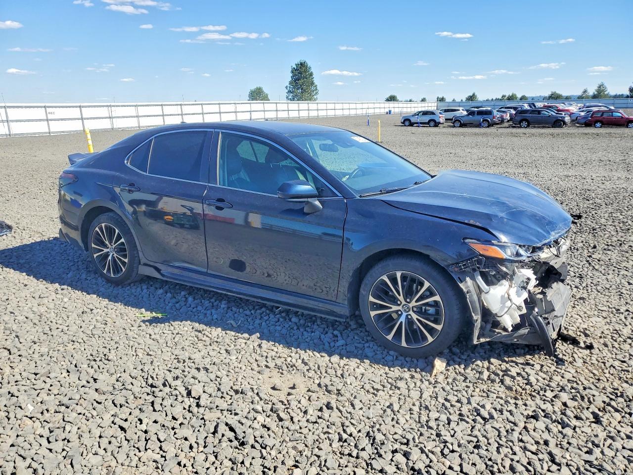 2020 Toyota Camry Se - Фото 4