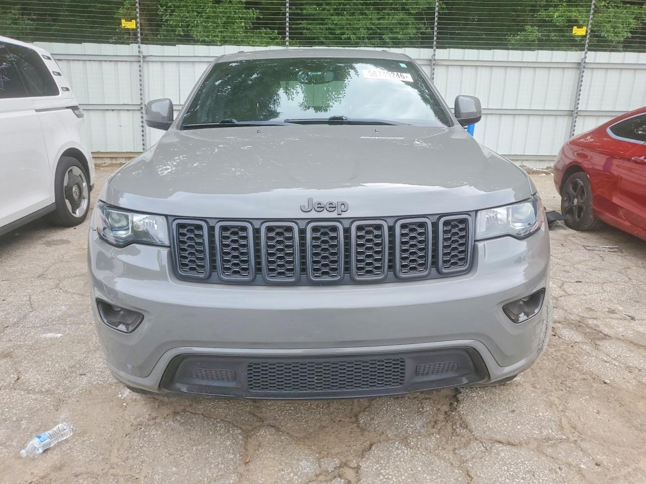 2019 Jeep Grand Cherokee Laredo - Image 5