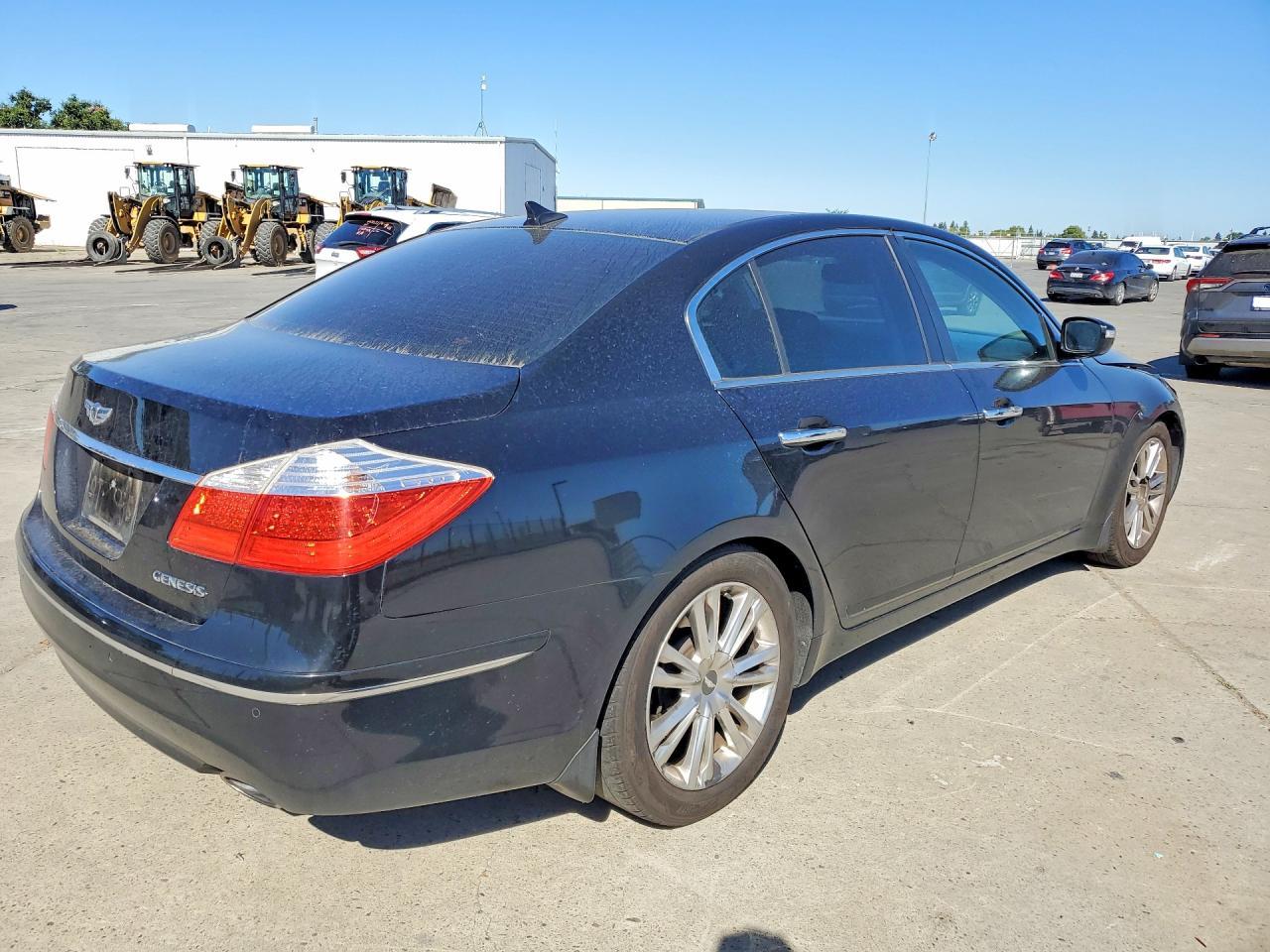 2010 Hyundai Genesis 3.8L - Фото 3