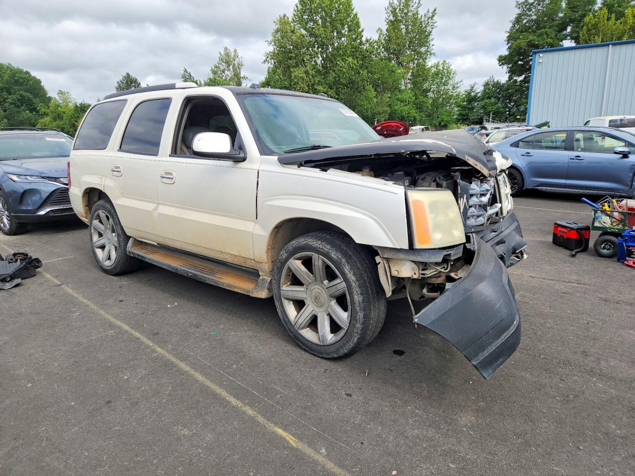 2004 Cadillac Escalade Luxury - Image 4