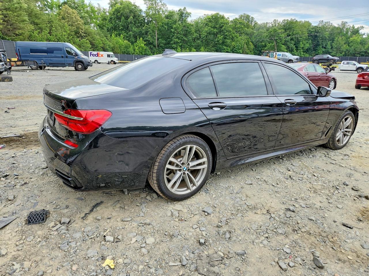 2018 BMW 750 Xi - Фото 3